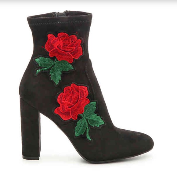 Steve Madden Shoes - Lightly worn Steve Madden black bootie should sz7